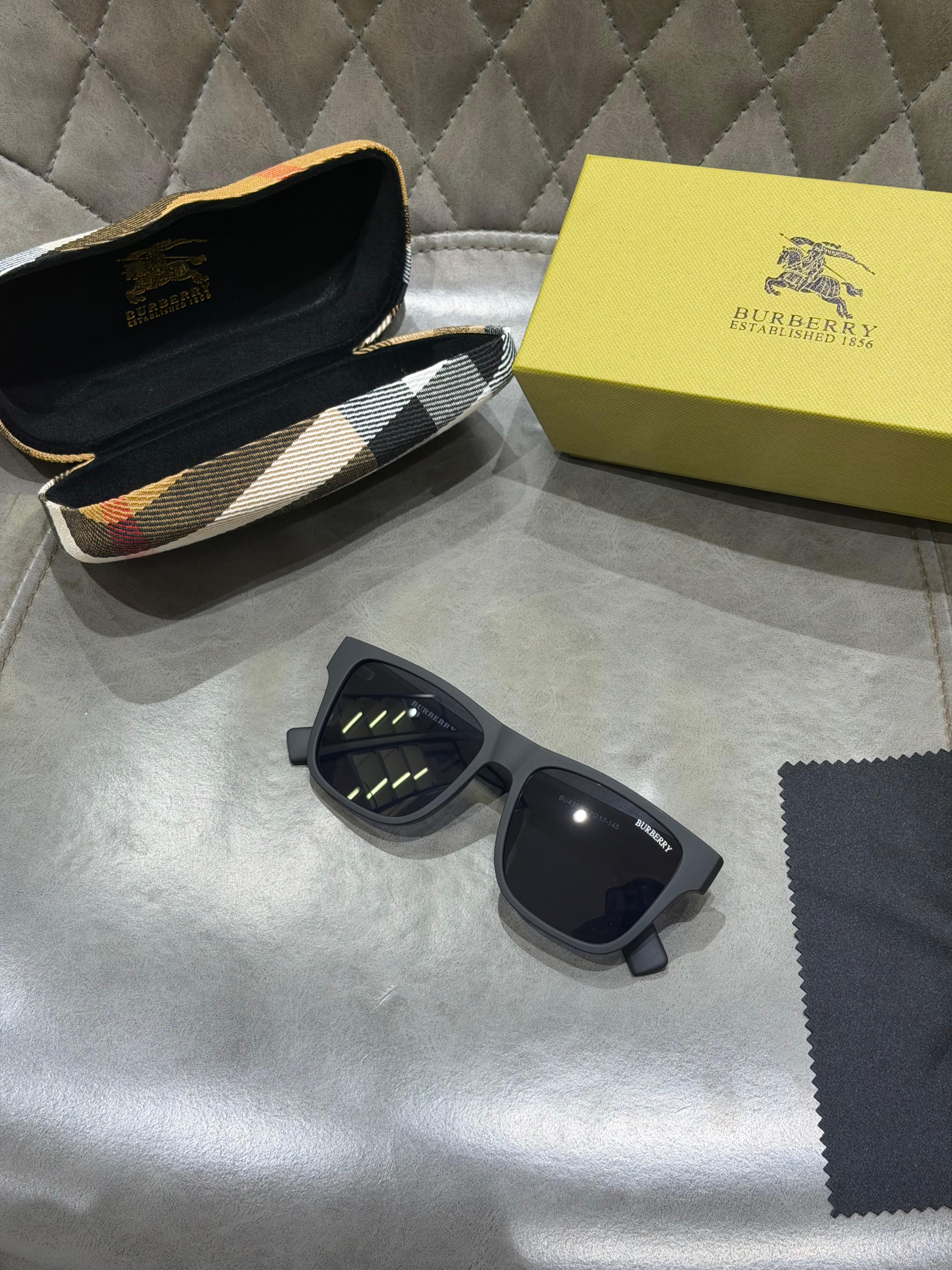 Burberry_wayfero_4358_matt_black