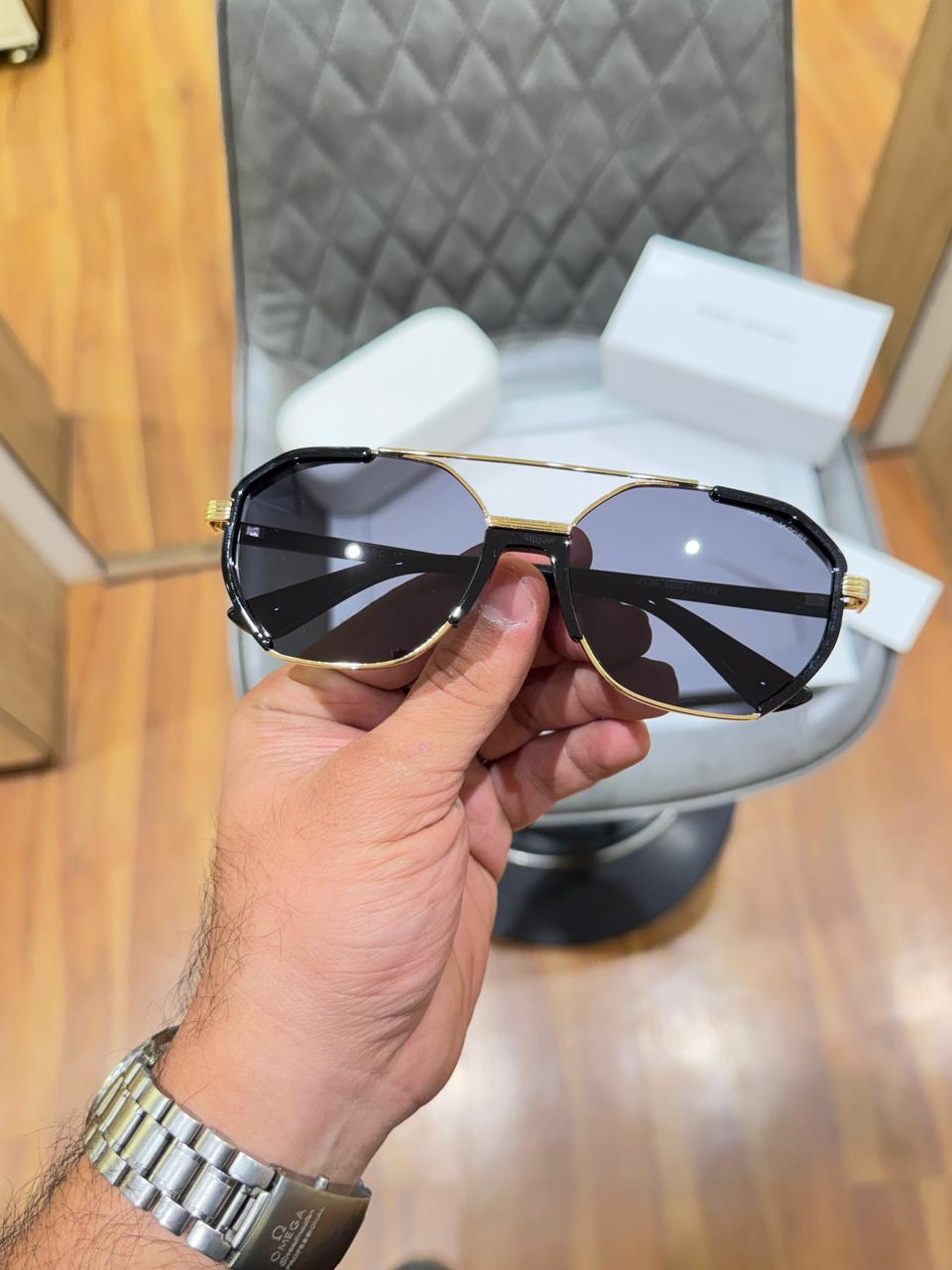 Mar_c jacob_s 2120 gold black