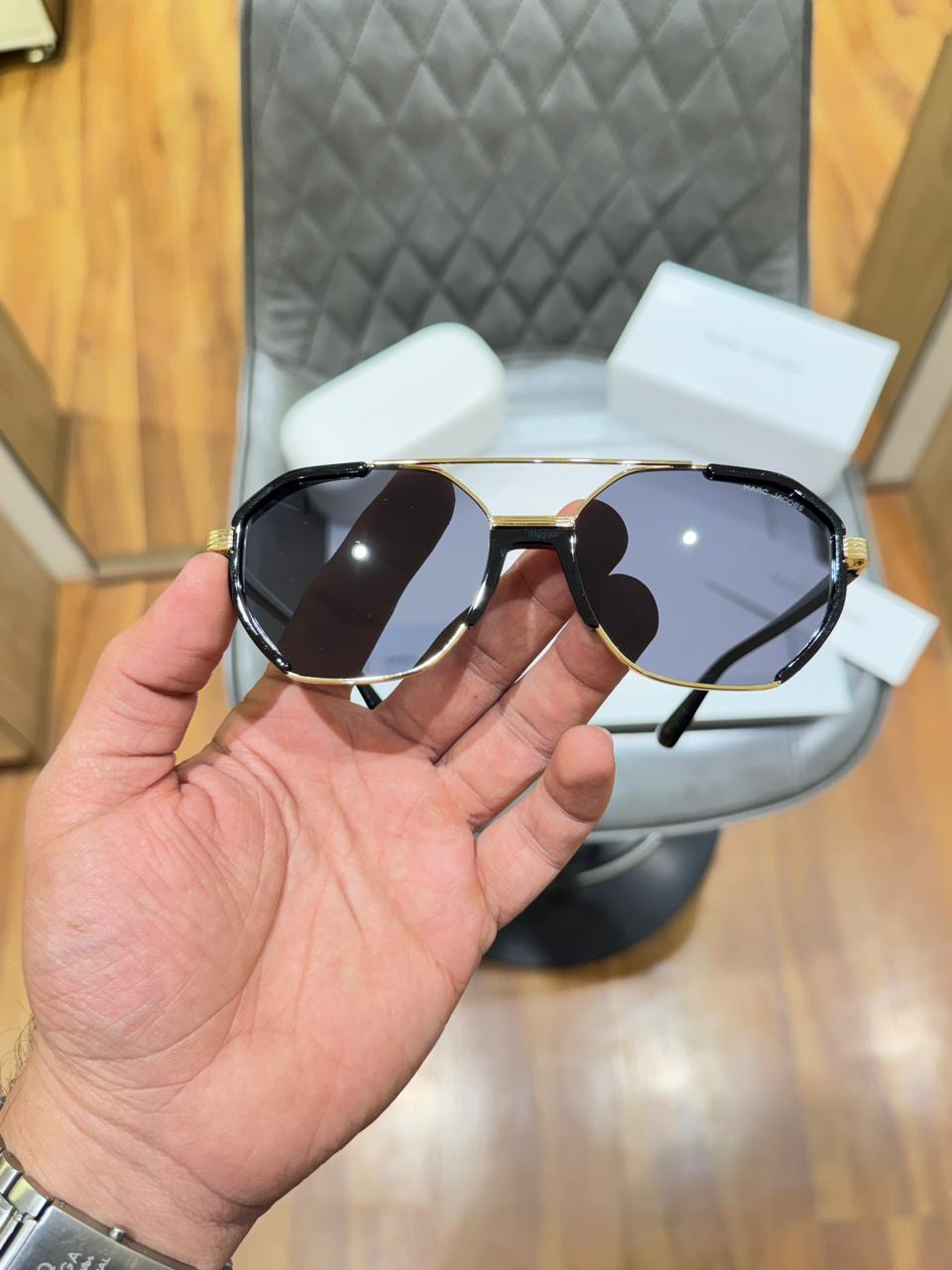 Mar_c jacob_s 2120 gold black