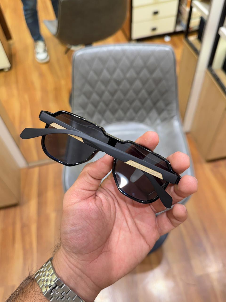 Empori_o arman_i 2602 glossy black