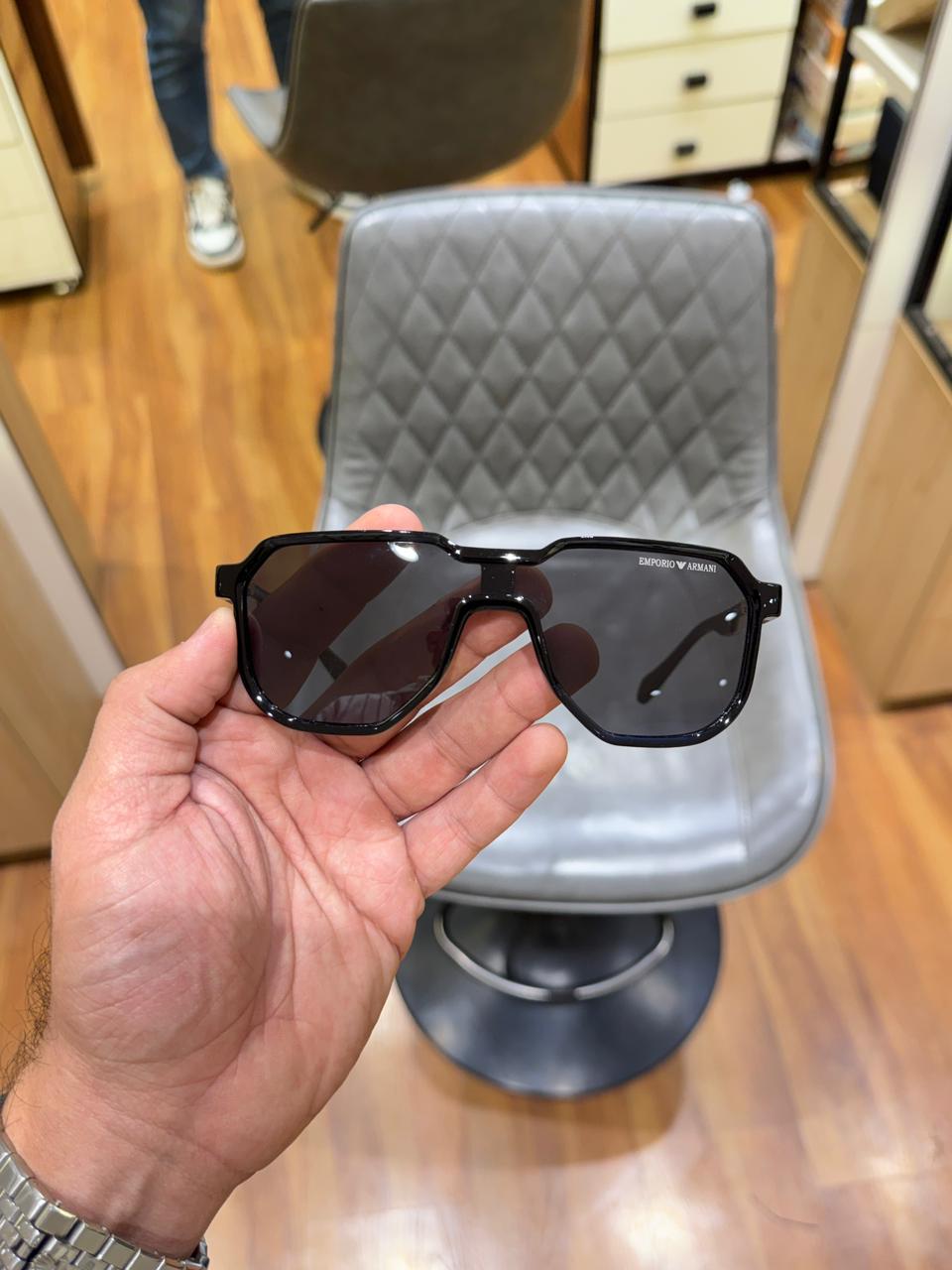 Empori_o arman_i 2602 glossy black