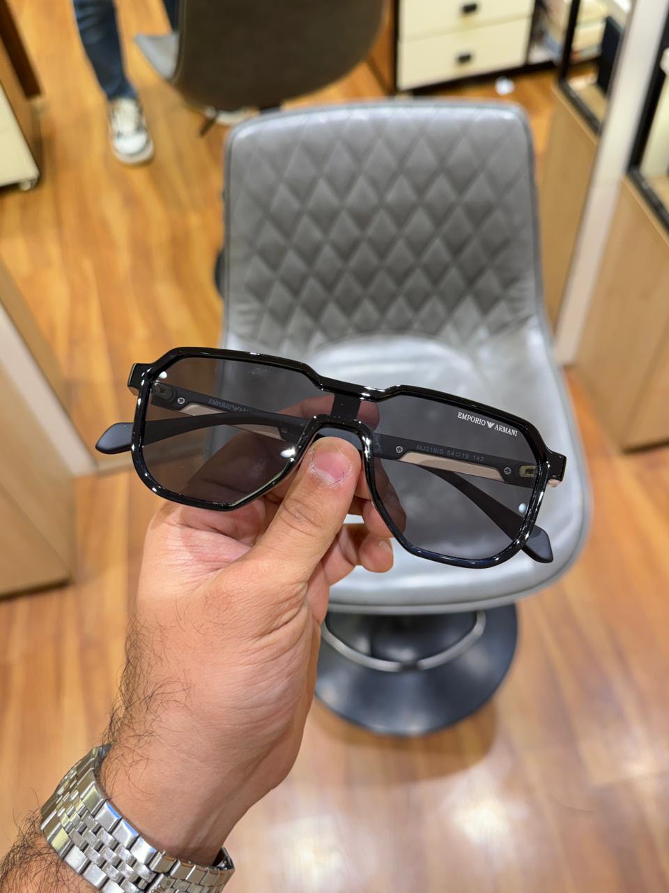 Empori_o arman_i 2602 glossy black