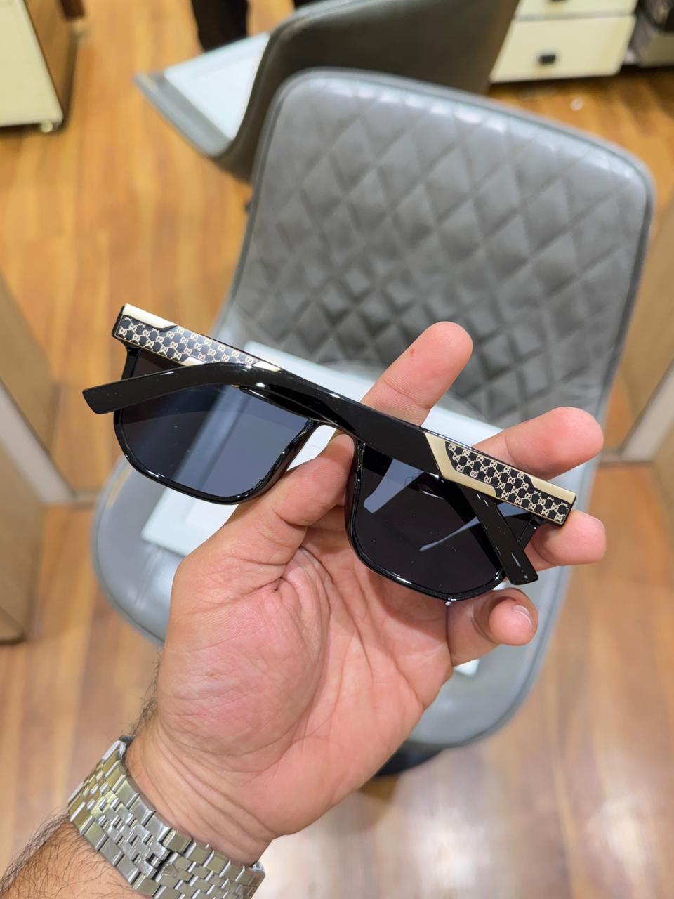 Gucc_i 1669 black gold
