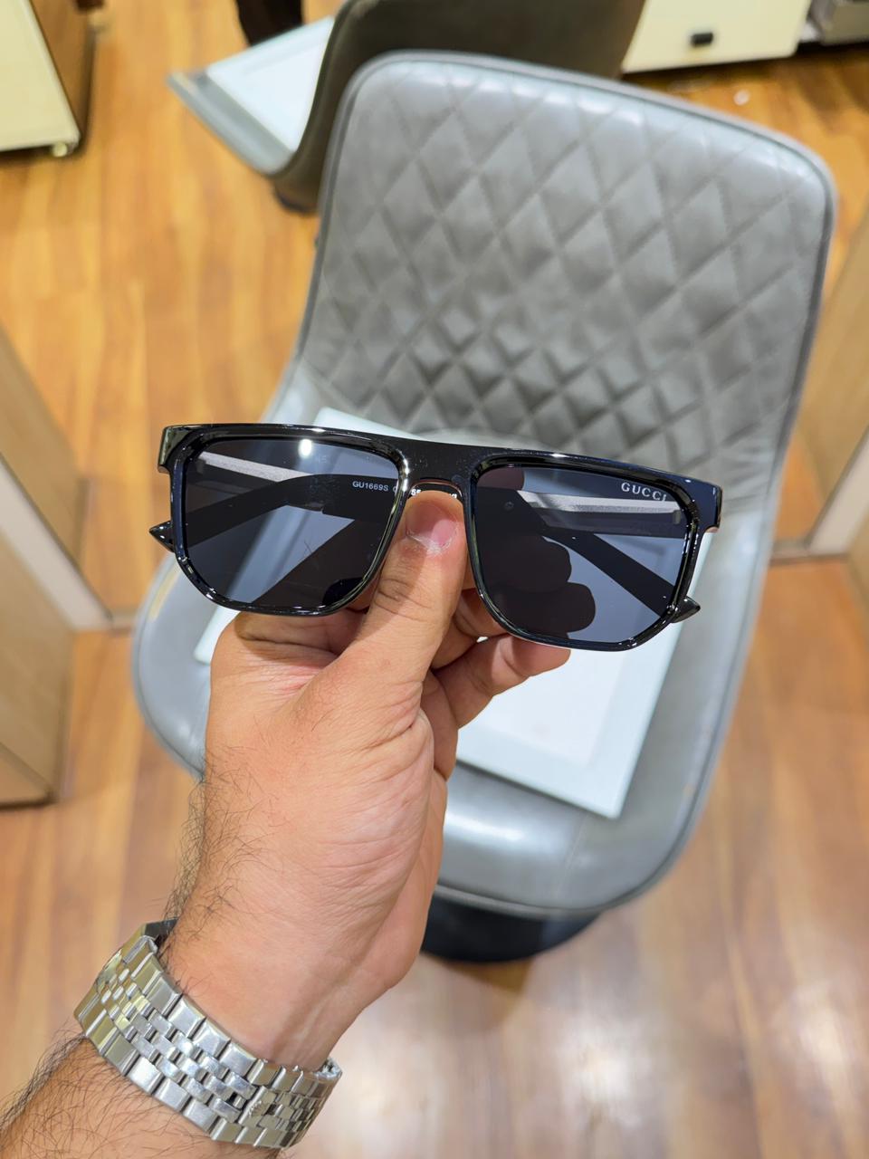 Gucc_i 1669 black gold