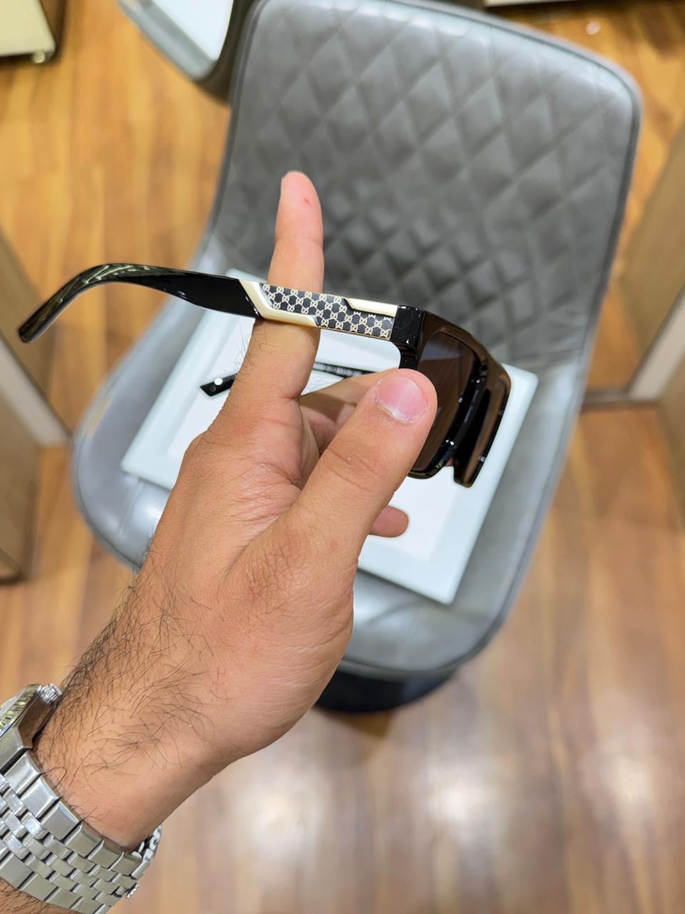 Gucc_i 1669 black gold