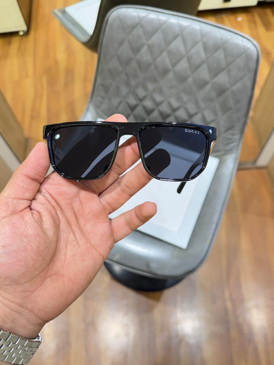 Gucc_i 1669 black gold