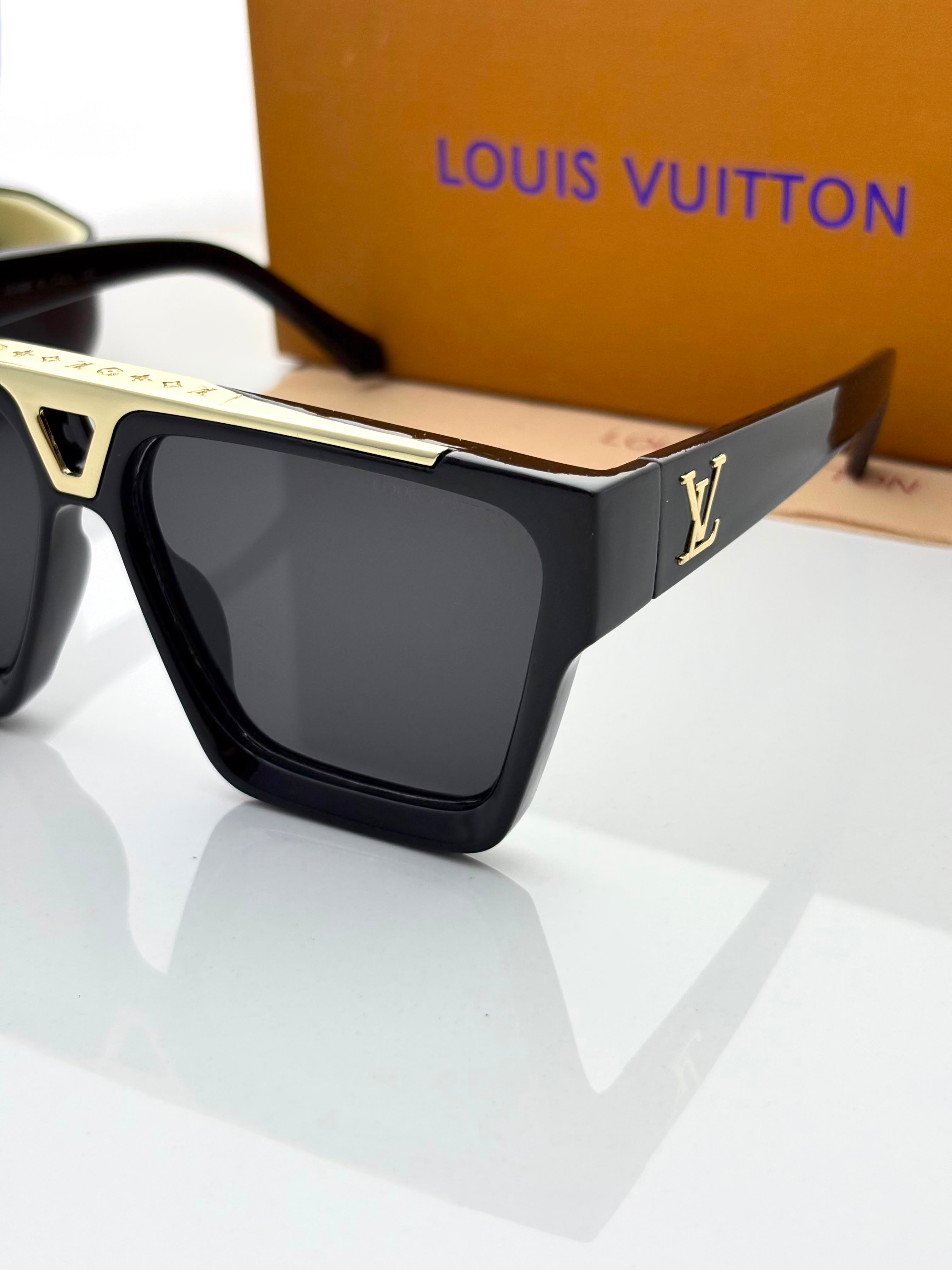 Loui_s vuitto_n 1502 black gold