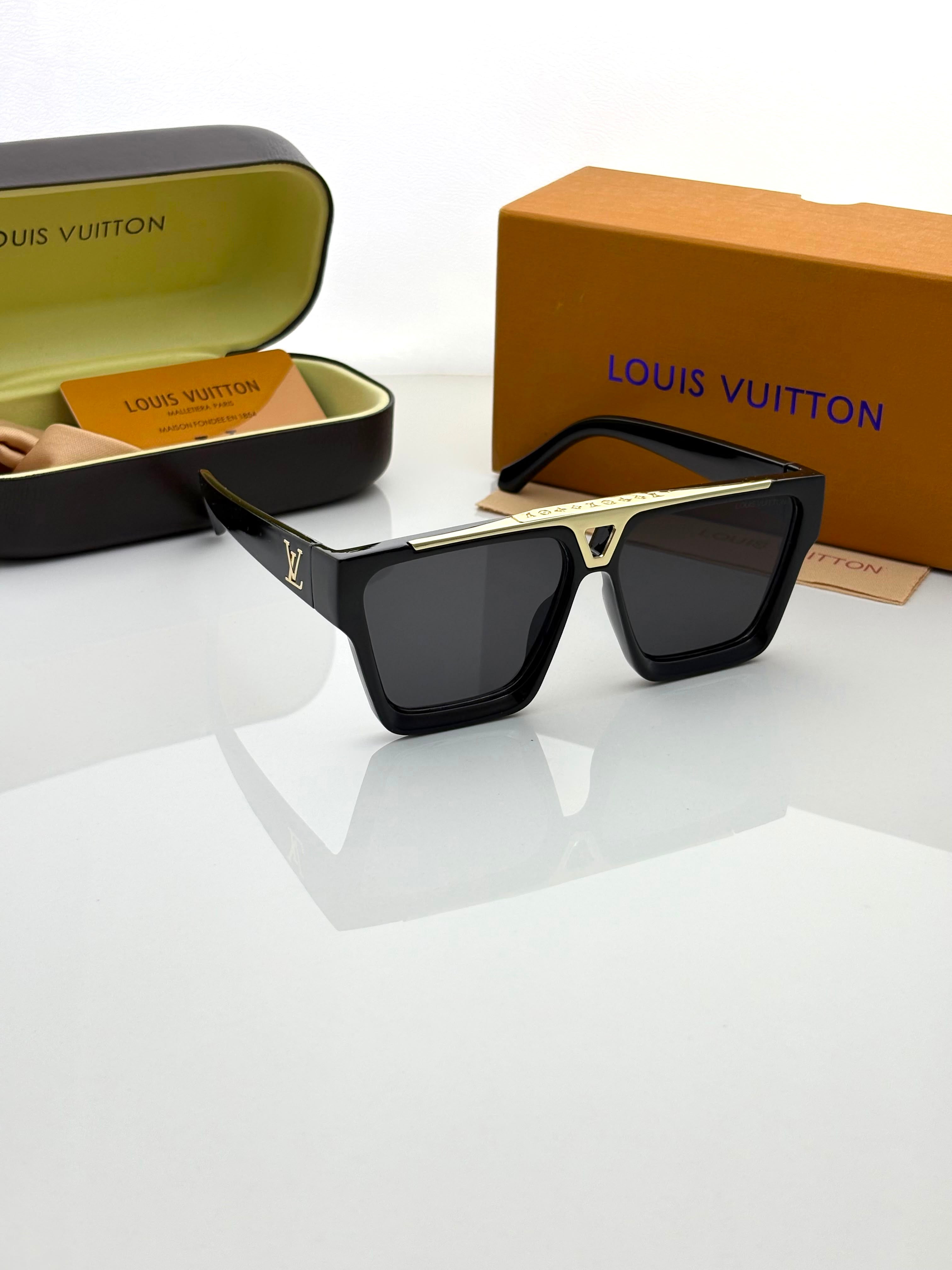 Loui_s vuitto_n 1502 black gold