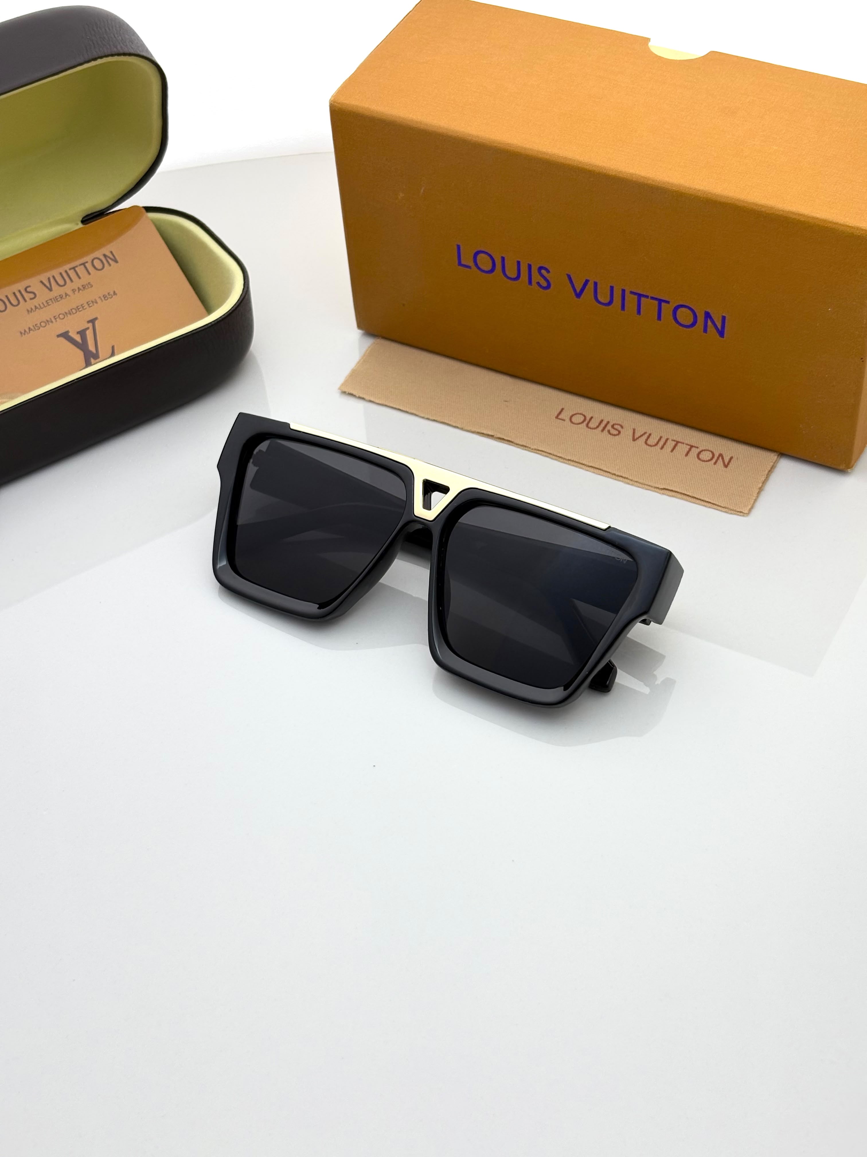 Loui_s vuitto_n 1502 black gold